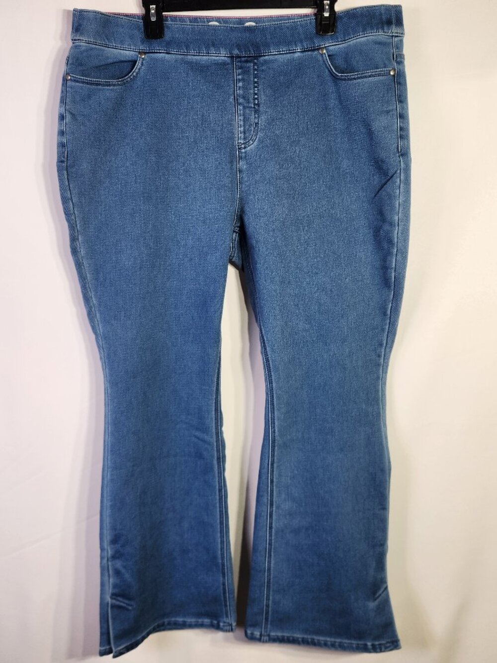 Isaac Mizrahi Live Divine Denim Pull On Bootcut Jeans Medium Indigo – Size 18WP